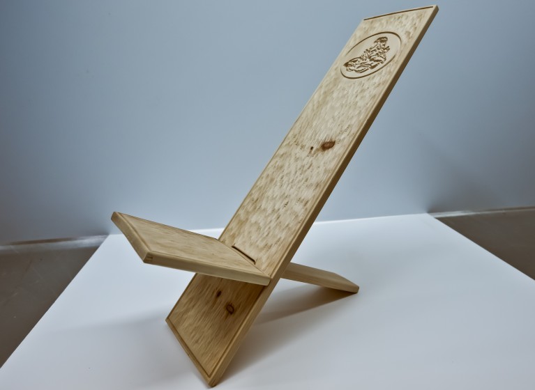 Ébénisterie Contemporaine - Chaise texturée personalisée